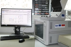 Banc de caractérisation électrique de composants avant et après radiations