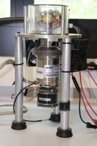Machine à froid permettant la caractérisation de composant lors de leur irradiation